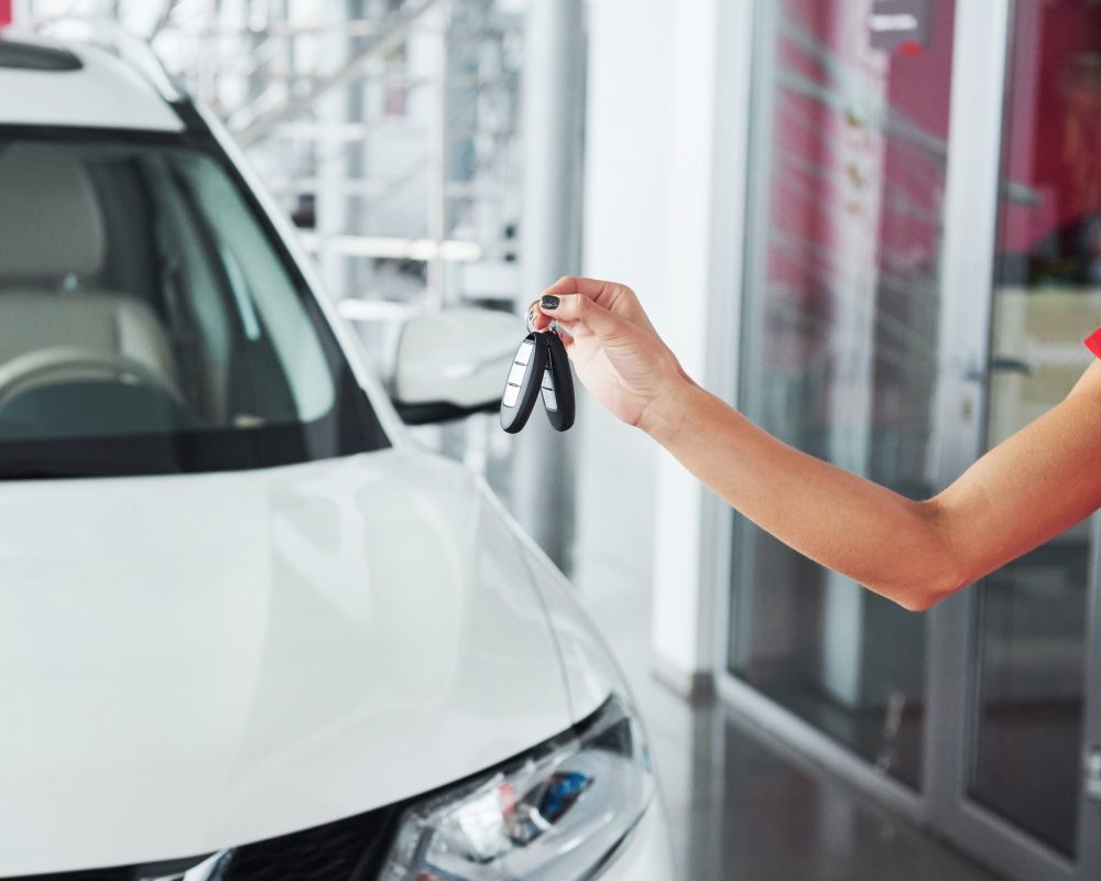 cropped-closeup-of-a-car-dealer-holding-out-car-keys-to-the-camera-copyspace-car-dealership.jpg